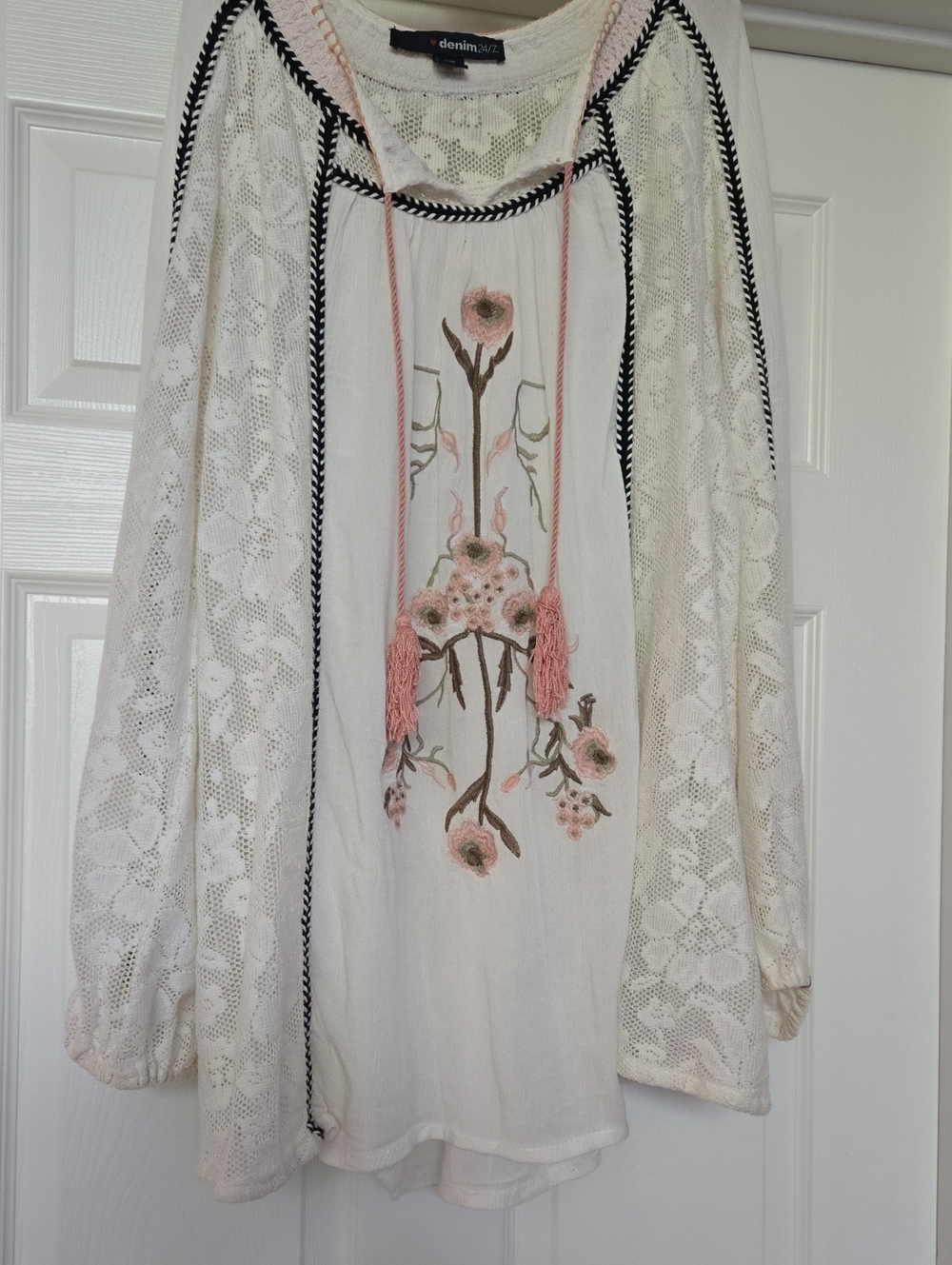 Denim 24/7 Ivory Mixed Fabric Tunic with Pink Floral Embroidery..sz. 20w